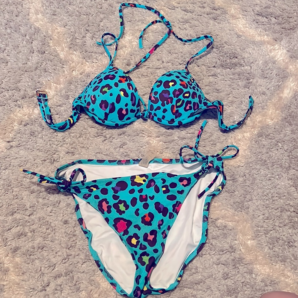 Victoria’s Secret cheetah/leopard print bikini